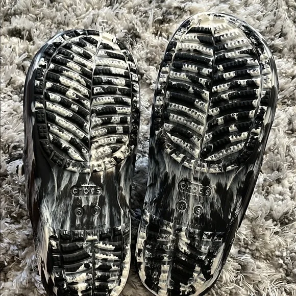 Marble Pattern Slides in Black and White - Picture 7 of 8